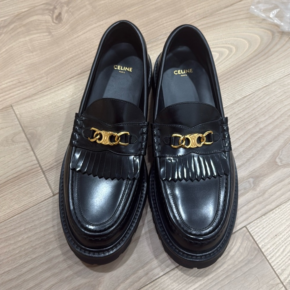 CELINE MARGARET LOAFER WITH TRIOMPHE CHAIN IN POLISHED BULL